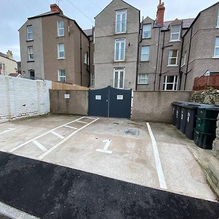 Central Llandudno, Private Parking Near To Beach, Pier & Shops Exteriör bild