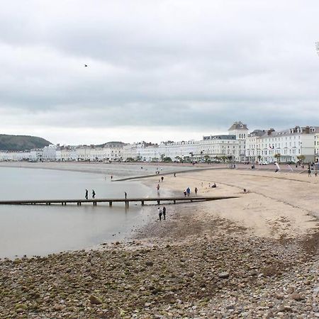 Central Llandudno, Private Parking Near To Beach, Pier & Shops Exteriör bild
