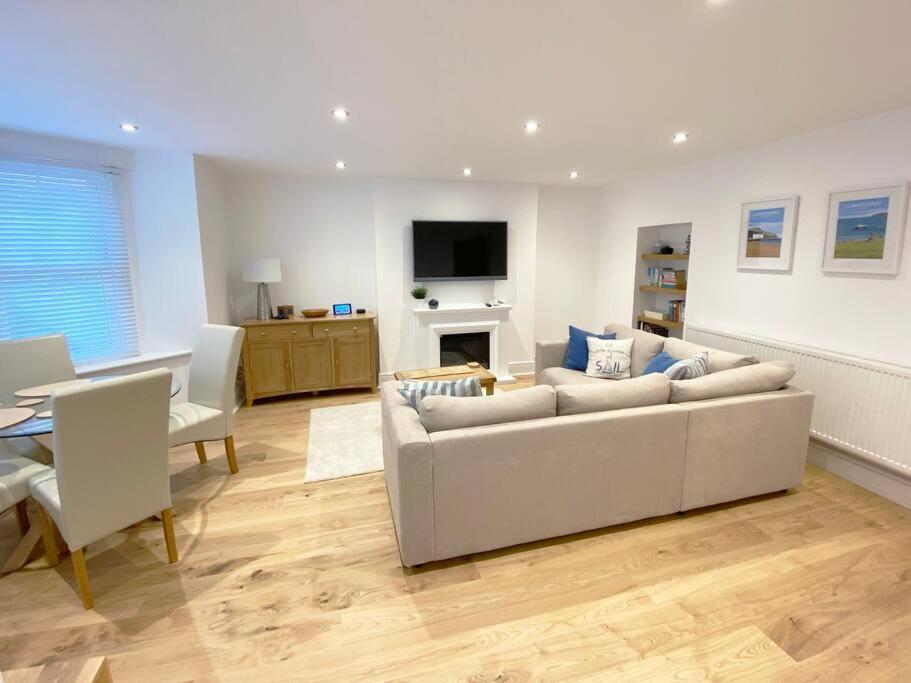 Central Llandudno, Private Parking Near To Beach, Pier & Shops Exteriör bild